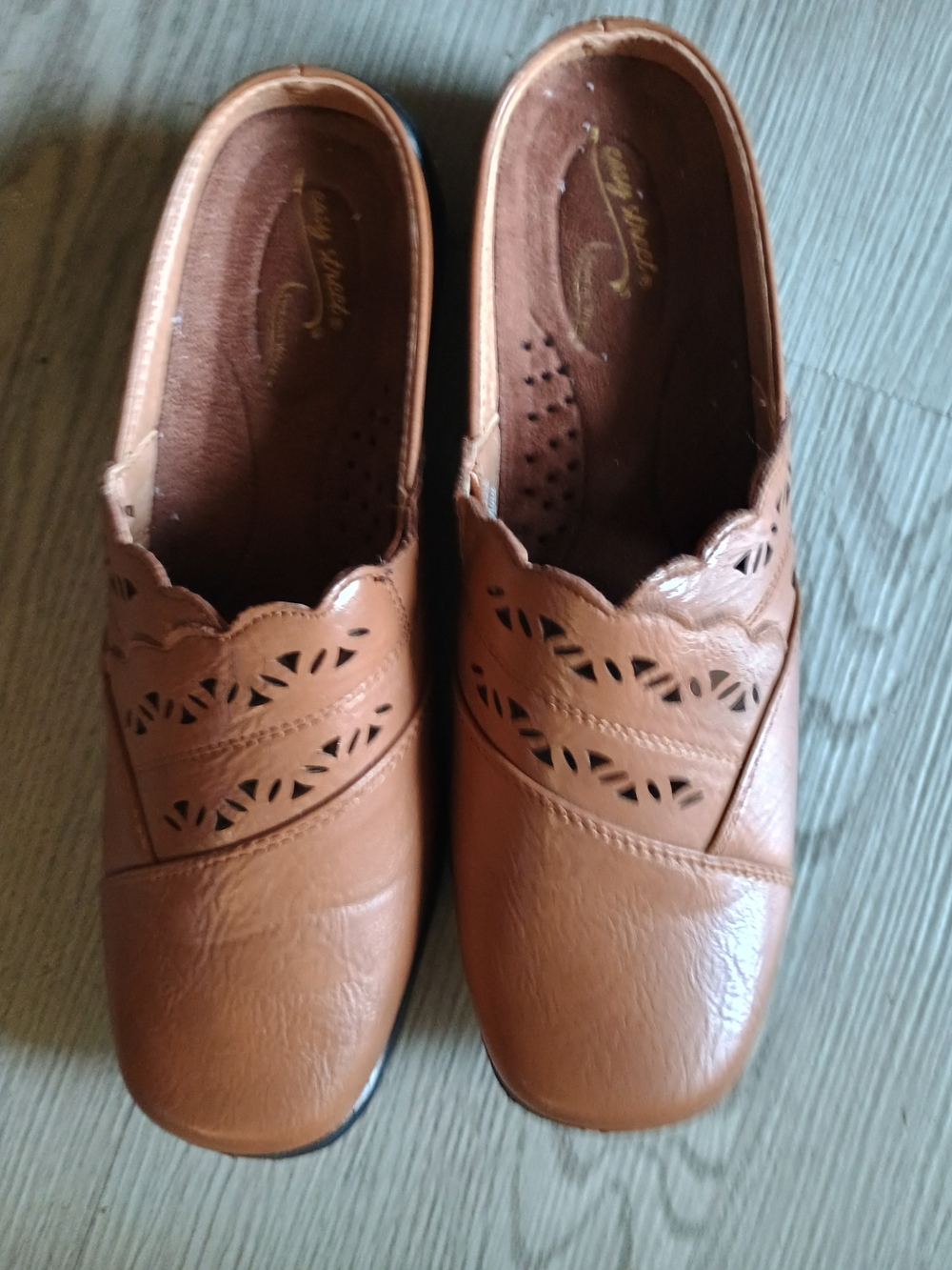 Easy Street Comfort Wave women's comfort slip-on loafers in brown, size 7.5 Wide